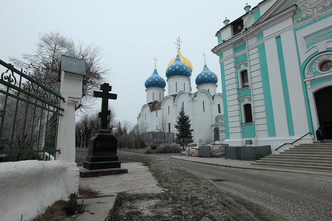 Некрополь Троице-Сергиевой Лавры. Взгляд сквозь века